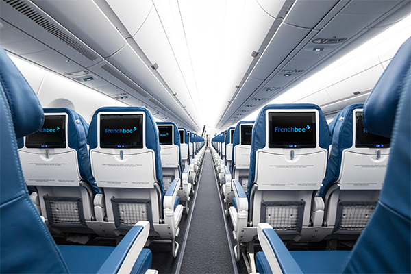 Plane between Paris and New York