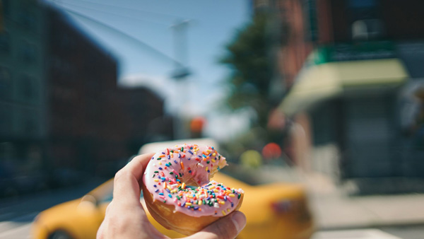 Manger un donut à New York